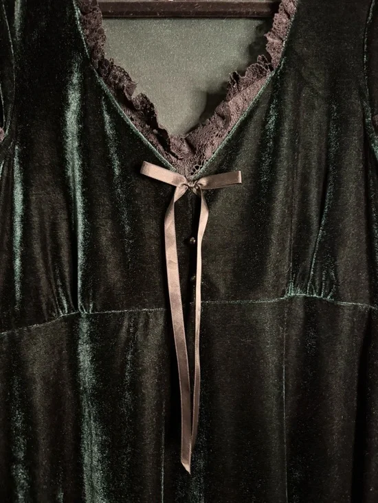 Killstar Dark Emerald Green Velvet Baby Doll Dress with Black Lace Trim - Picture 10 of 13